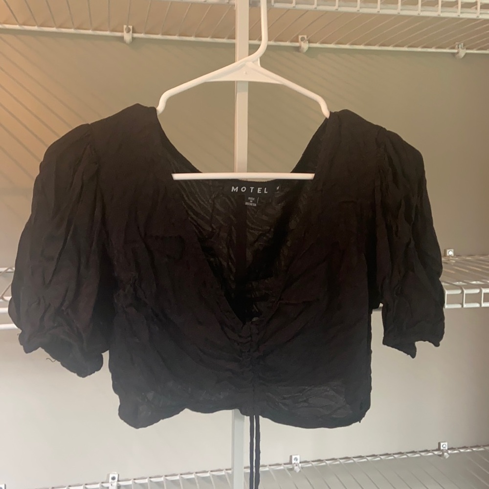 Motel Black Ruched Front Crop Shirt Size M